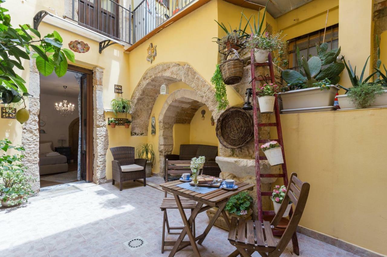 Casa Nagale- Una Suite Di Charme Nel Cuore Di Ortigia A 50 Mt Dal Mare Syrakus Exterior foto
