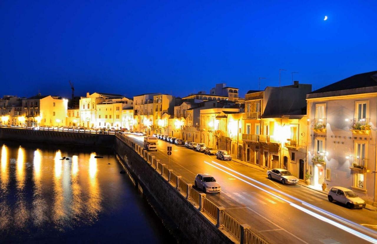 Casa Nagale- Una Suite Di Charme Nel Cuore Di Ortigia A 50 Mt Dal Mare Syrakus Exterior foto